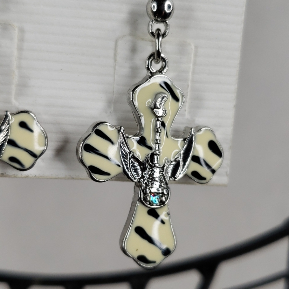 Angel Wing Guitar Cross earrings     E1